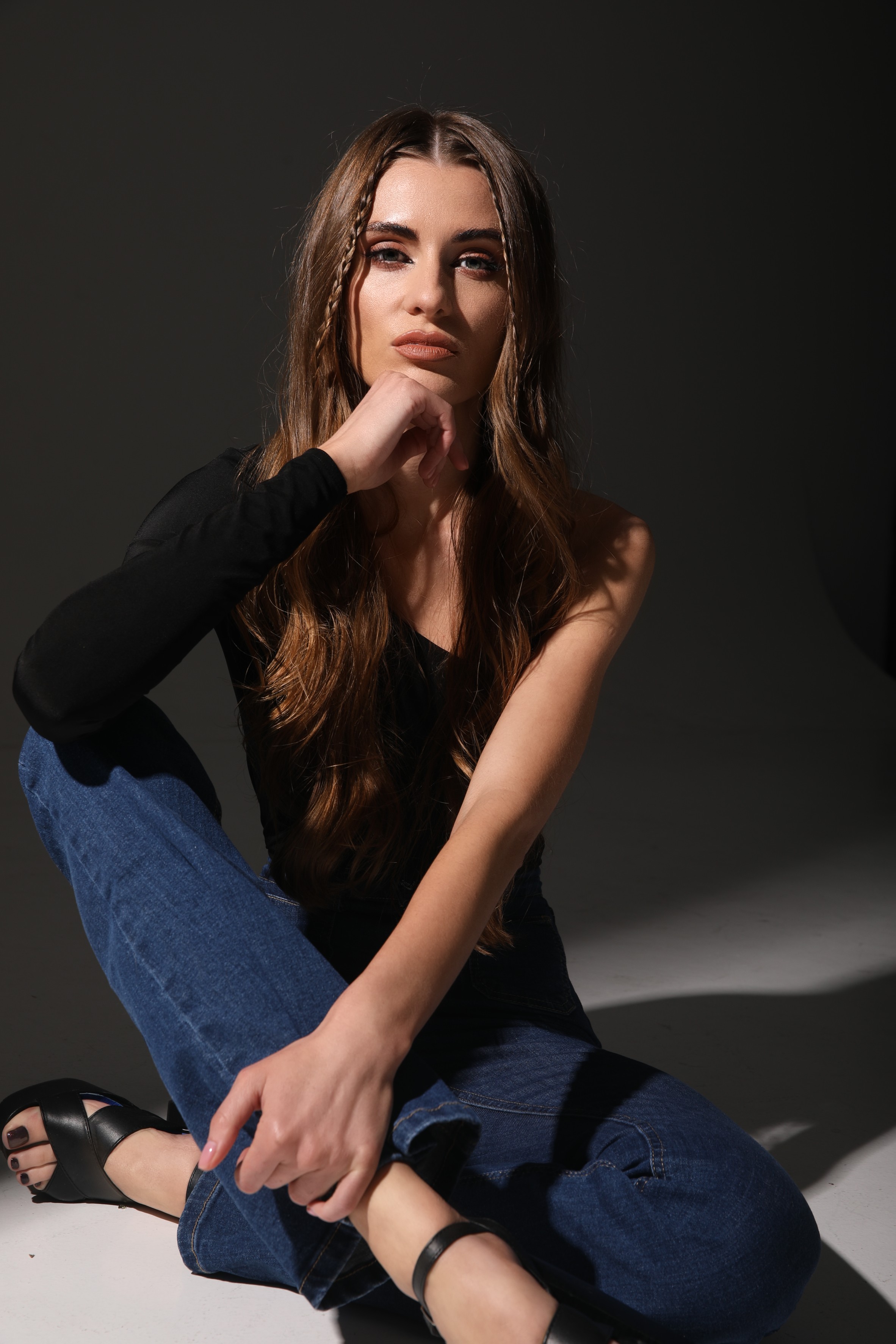 Alyona Savisko is a professional model