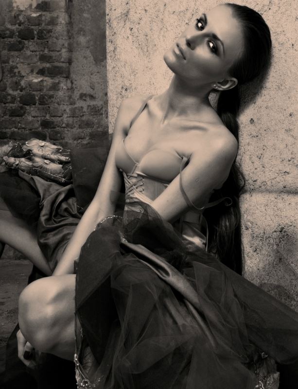 Alyona Savisko is a professional model