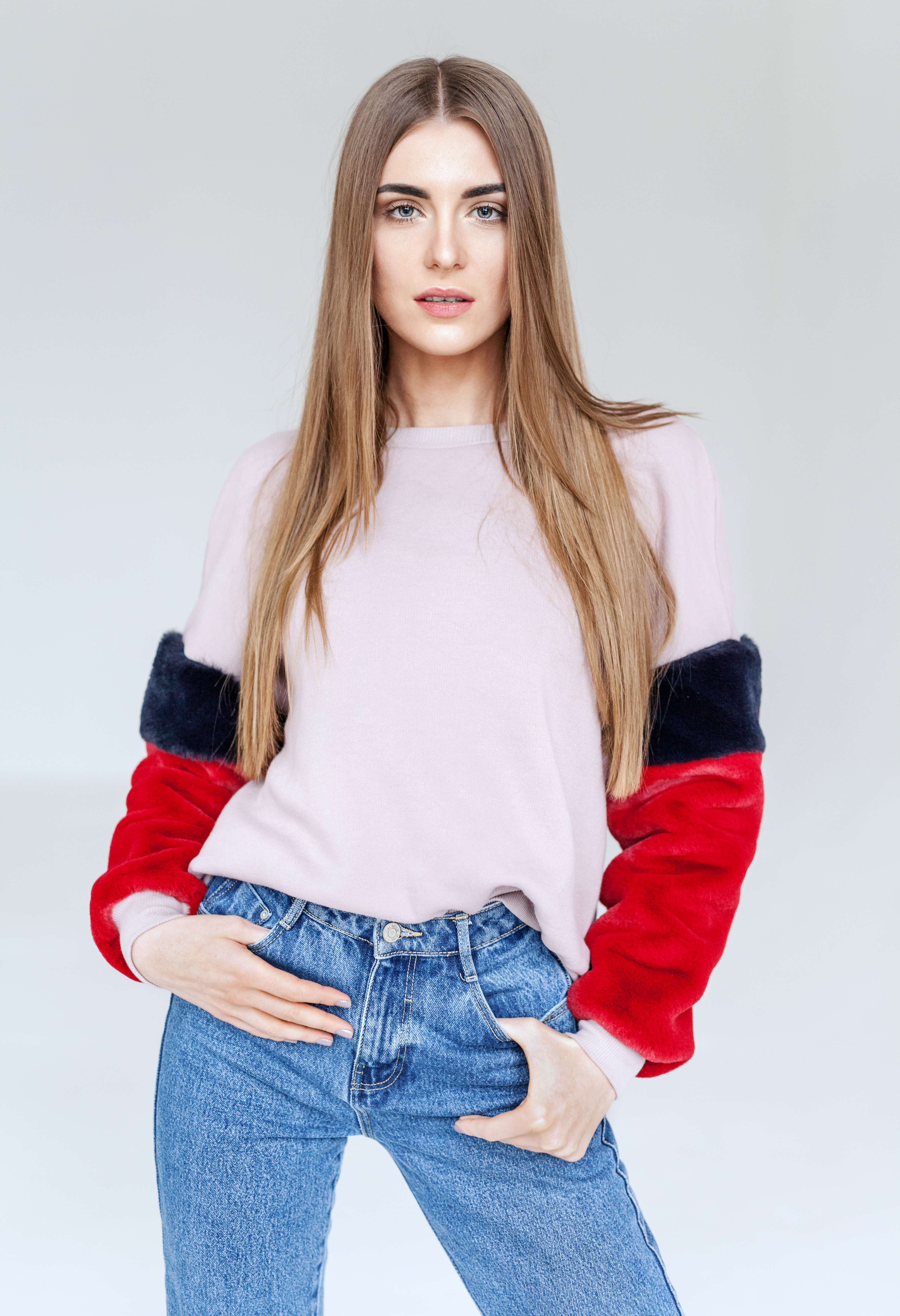 Alyona Savisko is a professional model